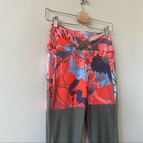 GYMSHARK x Nikki Blackketter Pineapple Cross Over High Rise Legging - Picture 7 of 15